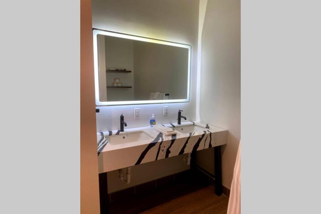 3E-Spacious 2 Bedroom In Oakland, Sleeps 8 Pittsburgh Exteriör bild
